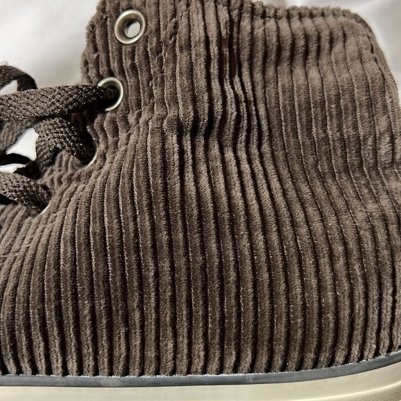 Women sz 9 men sz7 corduroy looking brown converse - Picture 7 of 7
